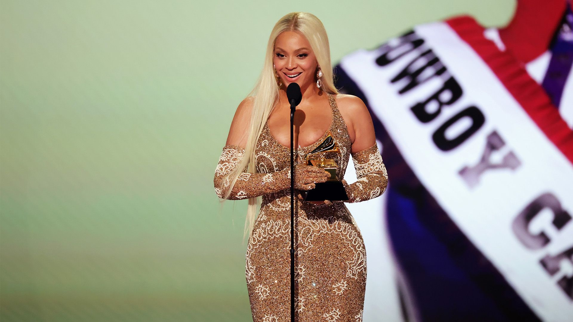 尽管小组赛 尽管小组赛